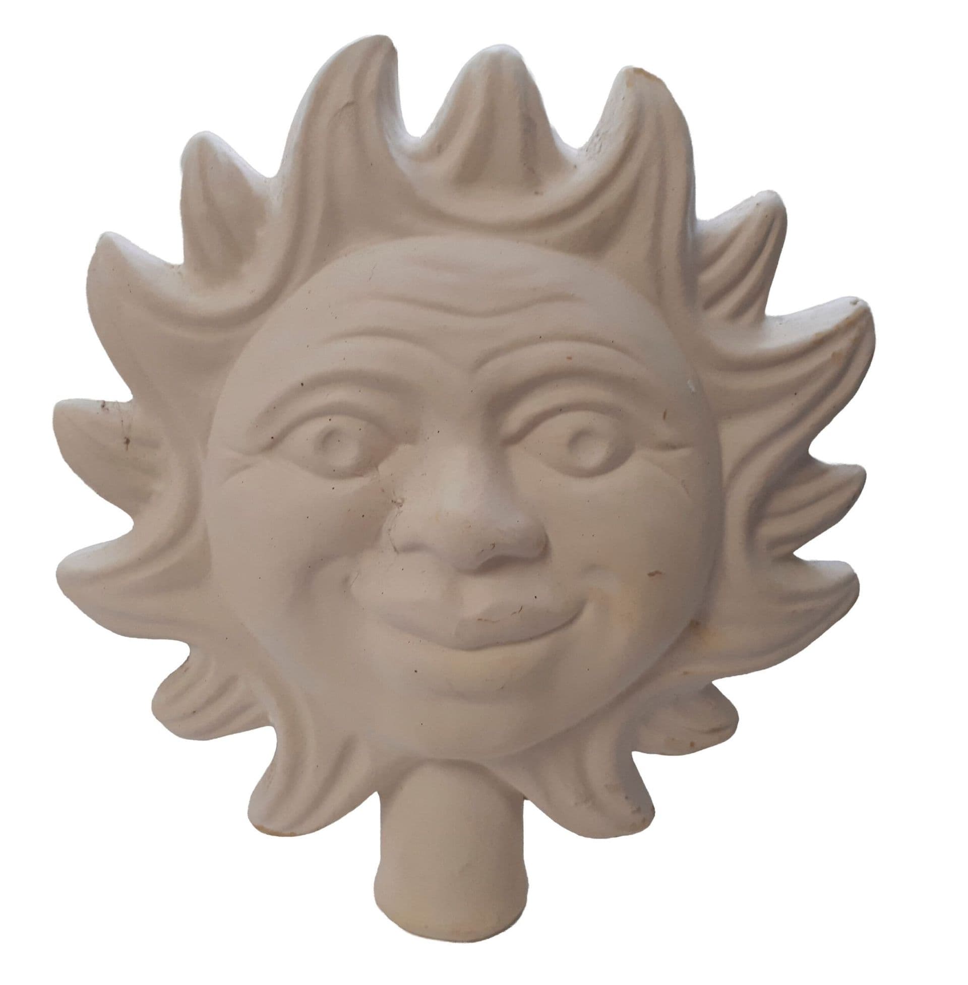 Sonne mit lächelndem Gesicht und Strahlen, Aufsatz mit Zapfen, helle unglasierte Irdenware.